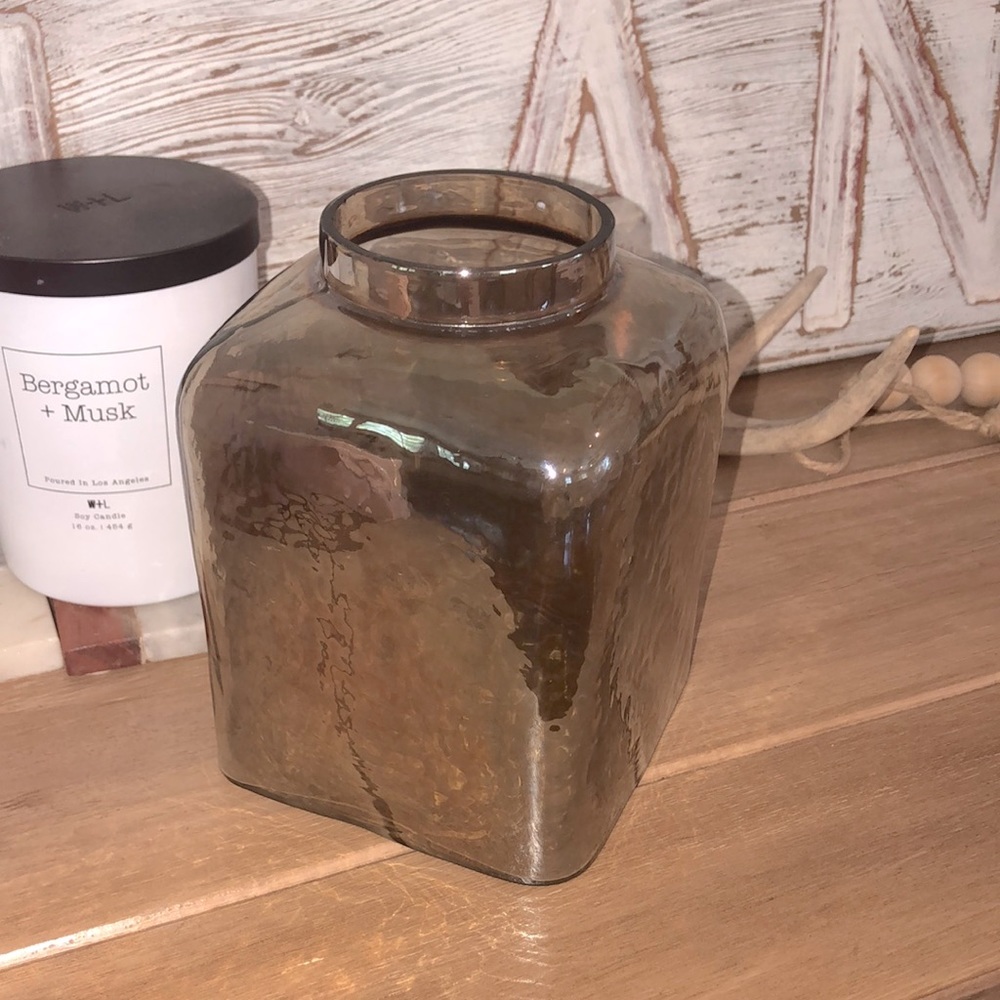 Beautiful farmhouse cottage style glass jar decor
